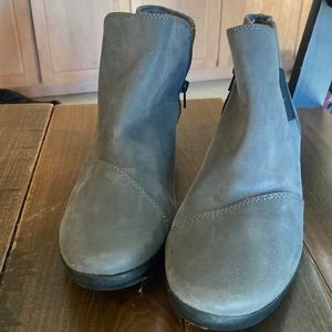 Clark's Cloudsteppers gray ankle boot size 11